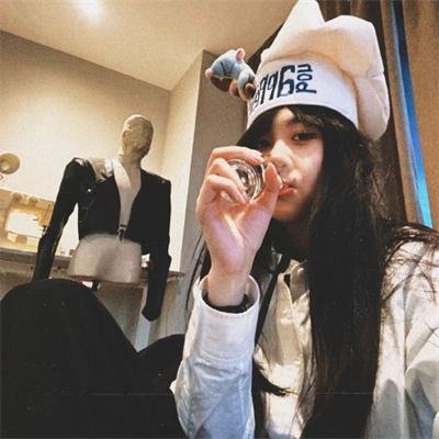 染成茜色的坂道